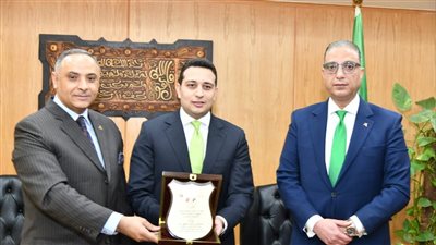 محافظ الفيوم يكرّم عدداً من الرموز الأوليمبية