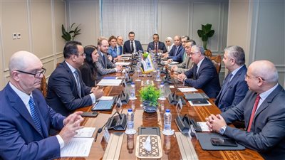  اقتصادية قناة السويس تبحث مع ميرسك العالمية تعزيز التعاون المشترك