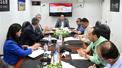 مدبولي يُشاهد أعمال التعدين تحت الأرض بمنجم السكري.. ويزور محطة توليد الكهرباء 
