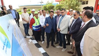 خلال جولته.. وزير الإسكان: 700 ألف مستفيد من مياه كفر الصعيدي