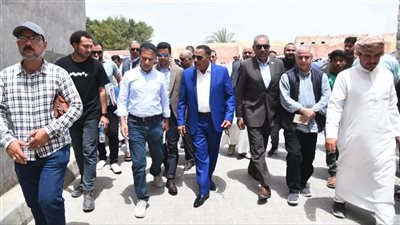 محافظ مطروح يتفقد أعمال تطوير شارع 15 وعزبة العجارمة