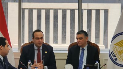 بحث آليات تعزيز التعاون في سلاسل الإمداد وتوطين الصناعة الطبية في مصر