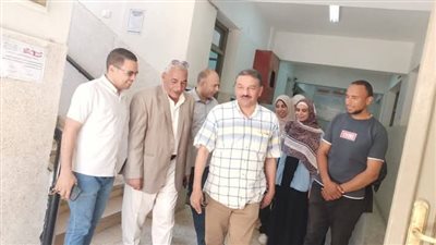 مدير تعليم نجع حمادي يتابع سير العملية التعليمية والانضباط الإداري 