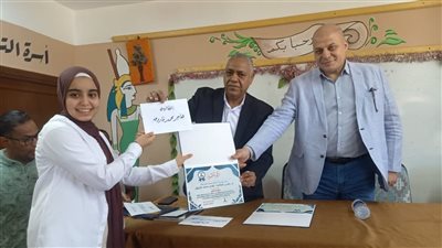 مدير تعليم قنا يشهد تكريم مدرسة محمود بكري الإعدادية