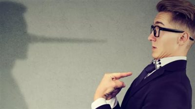 مواضع إباحة الكذب ومخاطره في الشرع