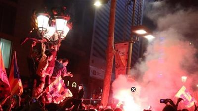 اعتقال سبعة أشخاص خلال احتفالات جماهير برشلونة بلقب الليجا