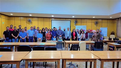 رئيس قسم المياه الزرقاء بجامعة جنيف يلقي محاضرات علمية لأطباء العيون بمستشفى رمد أسيوط  