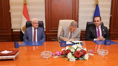 قناة السويس توقع مذكرة مع الرعاية الصحية والتأمين الاجتماعي