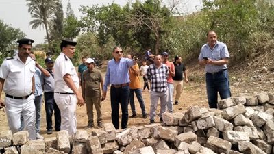 إزالة 3 حالات تعد على على الأراضي بمركز كوم حماده 