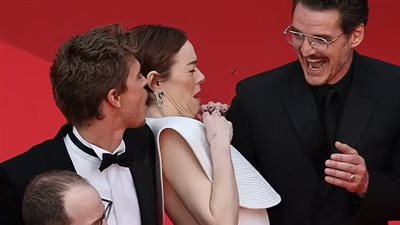 إيما ستون تتعرض لانهيار عصبي على السجادة الحمراء بمهرجان كان السينمائي 