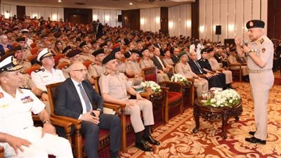 وزير الدفاع يشهد مناقشة البحث الرئيسى لهيئة البحوث العسكرية  
