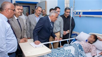 رئيس جامعة طنطا يزور طالبات كلية علوم الرياضة للاطمئنان على حالتهم الصحية