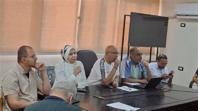 وكيل صحة قنا يجتمع مع مديري الإدارات والمستشفيات لمناقشة خطة العمل 