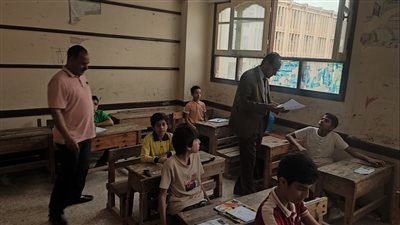 طلاب الشهادة الابتدائية الأزهرية يؤدون امتحانانت نهاية العام الدراسي بالإسكندرية 