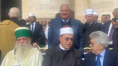 مشاركة الدكتور نادر العقاد بقداس البابا ليون الرابع عشر رسالة سلام ومحبة 