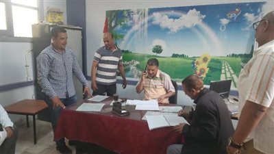 مدير  تعليمية نجع حمادي يتابع انعقاد امتحانات نهاية العام 