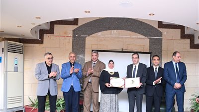 جامعة الفيوم تكرم مدير عام الشباب بمناسبة بلوغها سن التقاعد