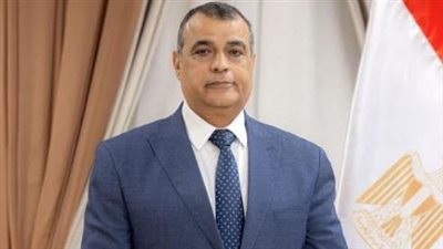 وزير الدولة للإنتاج الحربي يهنئ الفريق الأول لكرة القدم بعد تأهله لدوري المحترفين 