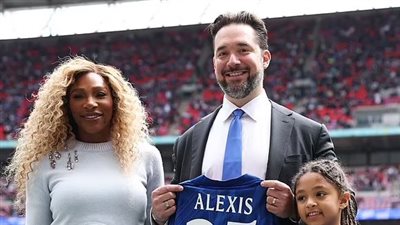 سيرينا ويليامز تحتفل بفريق تشيلسي للسيدات بعد استمثار زوجها بالنادي