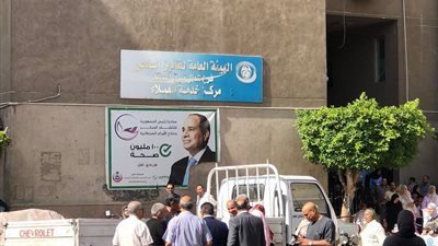 محافظ الدقهلية يتفقد عيادة التأمين الصحي بالعباسي