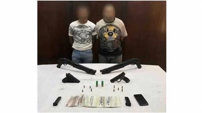 القبض على عاطلين لحيازتهما أسلحة نارية بالقاهرة