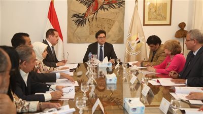 وزير الثقافة يجتمع بلجنة اختيار رئيس  جديد لأكاديمية الفنون