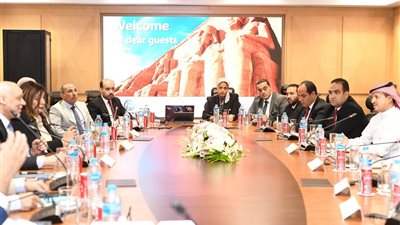 السياحة تناقش سبل التعاون المشترك لتطوير منظومة المدفوعات الرقمية المتعلقة بخدمات الحج والعمرة