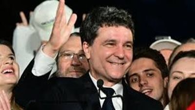 رئيس بلدية بوخارست يفوز بالانتخابات الرئاسية الرومانية