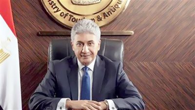 وزﻳﺮ اﻟﺴﻴﺎﺣﺔ واﻵﺛﺎر ﻳﻨﺎﻗﺶ ﻣﻨﻈﻮﻣﺔ اﻟﺘﺄﺷﻴﺮة اﻻﺿﻄﺮارﻳﺔ