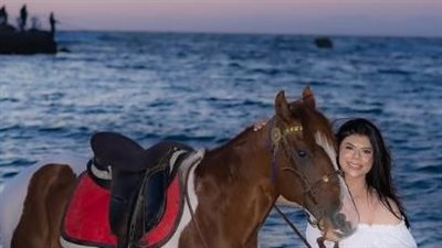 أميرة فتحي تطل بالأبيض المثير