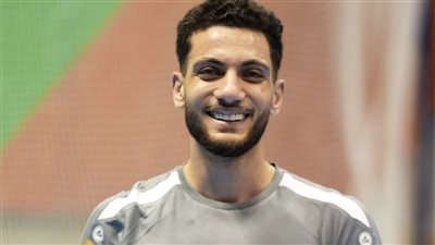 كأس الكؤوس الأفريقية لليد .. عمر سامي رجل مباراة الأهلي وفانز الكاميروني