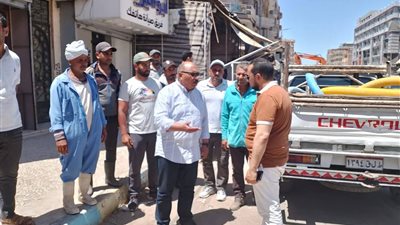 رئيس مياه القناة يتابع أعمال إصلاح كسر خط 355 مم بقرية المعاهدة