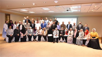 وزير العمل ومدير عام منظمة العمل العربية يُسلمان شهادات لخريجي دورة تدريبية 