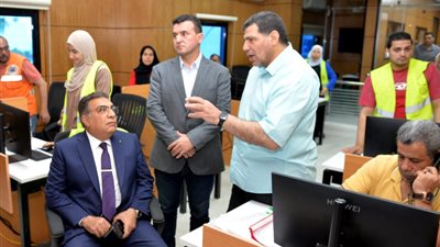 محافظ الدقهلية يتفقد الادارة العامة لنظم المعلومات والتحول الرقمي 