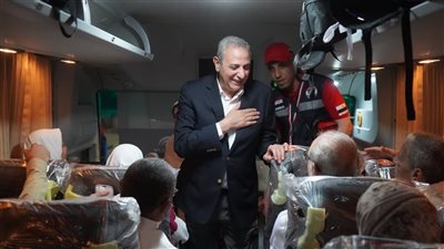  محافظ الغربية يودّع حجاج الجمعيات الأهلية قبيل سفرهم