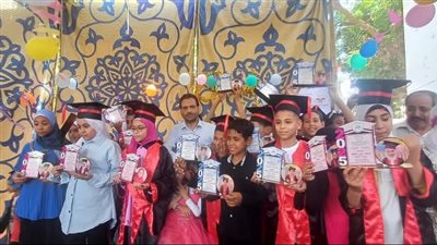 مدير تعليمية أبوتشت يشهد حفل تخرج مدرسة نجع سباق الإبتدائية