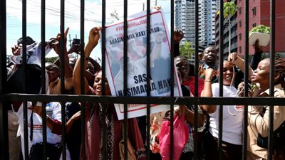 تنزانيا ترحل نشطاء أجانب يدعمون زعيم المعارضة المعتقل