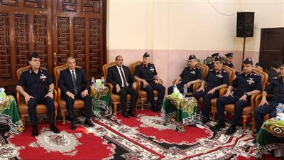 محافظ الإسماعيلية يقدم العزاء لأسرة الشهيد رائد طيار محمد سليمان