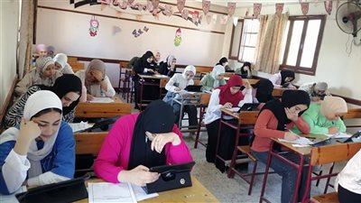 إنطلاق امتحانات نهاية العام الدراسى لصفوف النقل بالمرحلة الثانوية بالبحيرة
