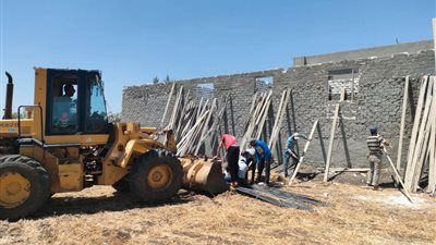 إيقاف 4 حالات بناء مخالف وفك شدات خشبية بدمنهور