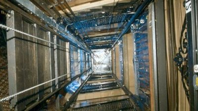 الأسانسيرات.. صرخات  من “بئر الهاوية”  إلي