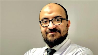 أحمد رأفت السيد  يعلن  عن دراسة علمية رائدة في علاج الانزلاق الغضروفي بدون جراحة 