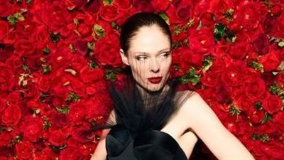  كوكو روشا تتصدر المشهد على السجادة الحمراء لمهرجان كان 2025  (صور)