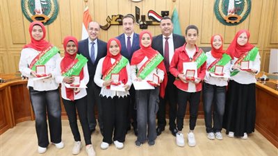 محافظ المنوفية يُكرم مدرسة 