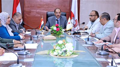 محافظ سوهاج يعقد اجتماعًا لمتابعة الموقف التنفيذي لمشروع الصرف الصحي بقلفاو