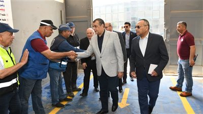 وزير الإنتاج الحربي يفاجيء شركة حلوان لمحركات الديزل (مصنع 909 الحربي)