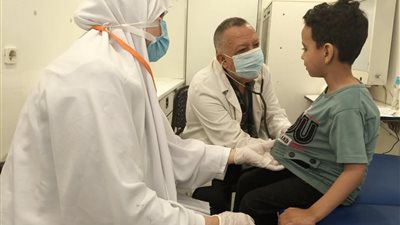 تقديم خدمات صحية لــ 1317 مواطن في بني مزار بالمنيا 