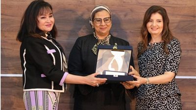 السفيرة وفاء بسيم :المرأة قادرة على مواجهة جميع التحديات والأفكار المتطرفة