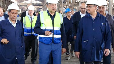 وزير قطاع الأعمال يتفقد مصانع 