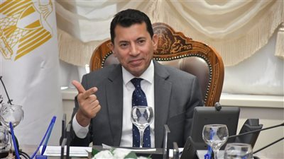 وزير الشباب والرياضة ينعي شقيق المستشار عدلي منصور